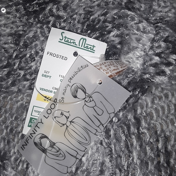 *NWT! FROSTED METALLIC INFINITY SCARF GRAY SILVER - Picture 3 of 4